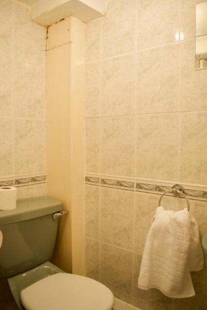 Modern 1 Bedroom Leith Apartment - image 4