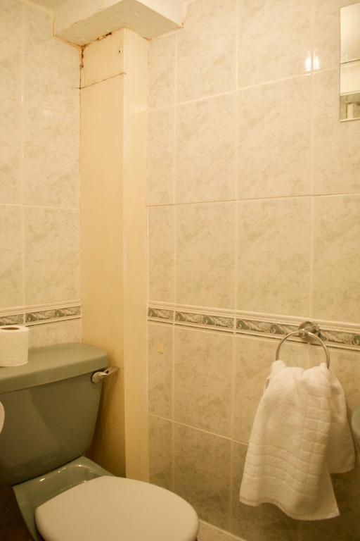 Modern 1 Bedroom Leith Apartment - image 4