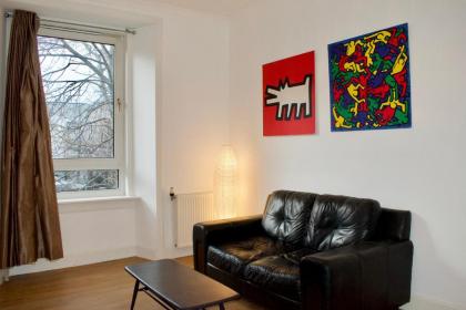 Modern 1 Bedroom Leith Apartment - image 5