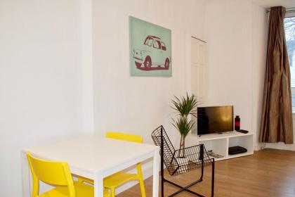 Modern 1 Bedroom Leith Apartment - image 6