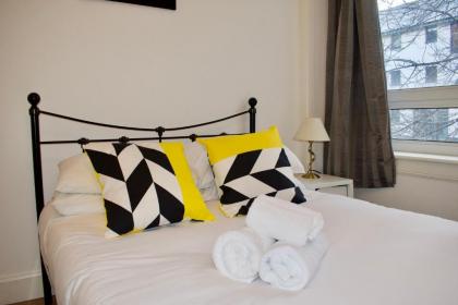 Modern 1 Bedroom Leith Apartment - image 7