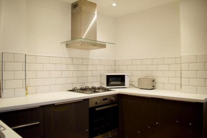 Modern 1 Bedroom Leith Apartment - image 9