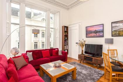 Cozy 2 Bedroom Apartment at Heart of the Edinburgh - image 1
