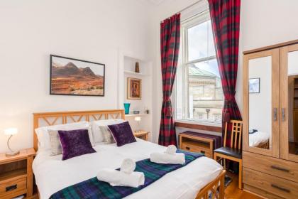 Cozy 2 Bedroom Apartment at Heart of the Edinburgh - image 11