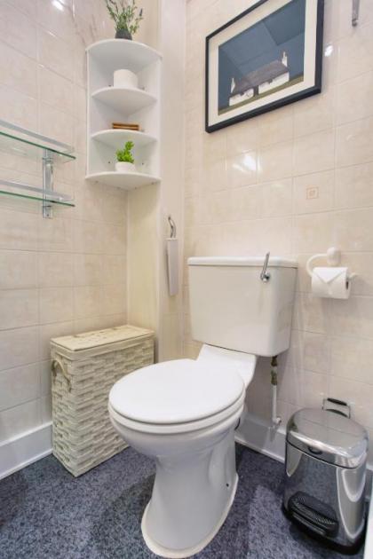 Cozy 2 Bedroom Apartment at Heart of the Edinburgh - image 12