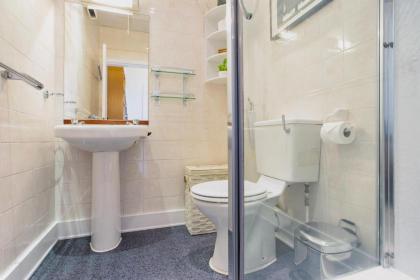 Cozy 2 Bedroom Apartment at Heart of the Edinburgh - image 13