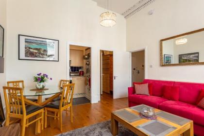 Cozy 2 Bedroom Apartment at Heart of the Edinburgh - image 14