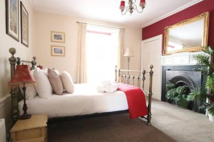 ALTIDO Perfect Location - Stylish 2bd Rose St Apartment - image 10