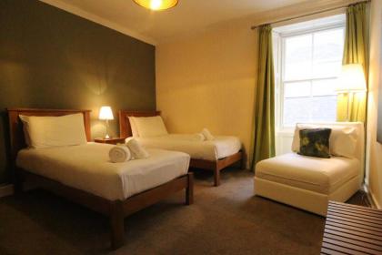 ALTIDO Perfect Location - Stylish 2bd Rose St Apartment - image 11