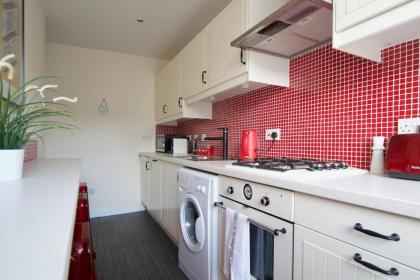 ALTIDO Perfect Location - Stylish 2bd Rose St Apartment - image 14