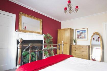 ALTIDO Perfect Location - Stylish 2bd Rose St Apartment - image 15