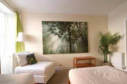 ALTIDO Perfect Location - Stylish 2bd Rose St Apartment - image 4