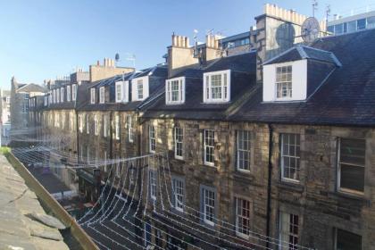 ALTIDO Perfect Location - Stylish 2bd Rose St Apartment - image 5