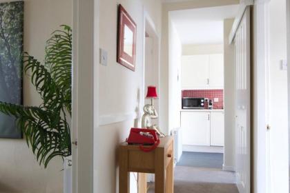ALTIDO Perfect Location - Stylish 2bd Rose St Apartment - image 8