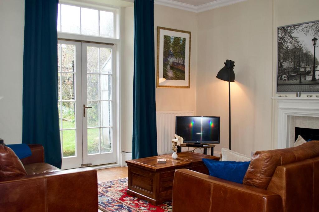 3 Bedroom Home With Garden Near Edinburgh New Town - main image