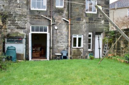 3 Bedroom Home With Garden Near Edinburgh New Town - image 17