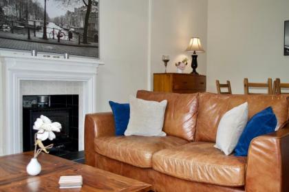 3 Bedroom Home With Garden Near Edinburgh New Town - image 5