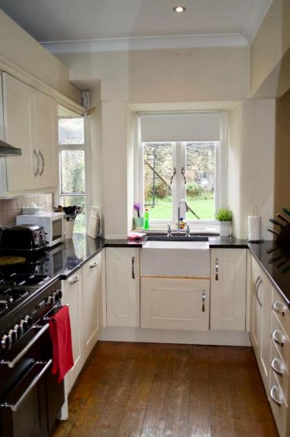 3 Bedroom Home With Garden Near Edinburgh New Town - image 6