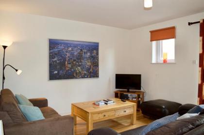 Modern 2 Bedroom City Centre Flat - image 1