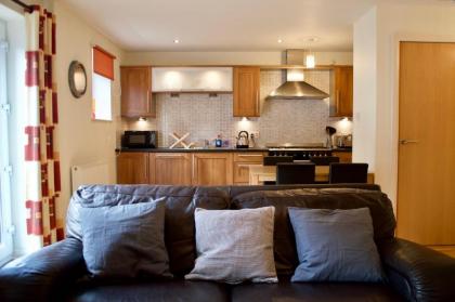 Modern 2 Bedroom City Centre Flat - image 16