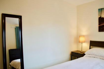 Modern 2 Bedroom City Centre Flat - image 19