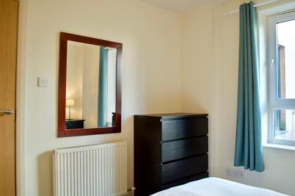 Modern 2 Bedroom City Centre Flat - image 20