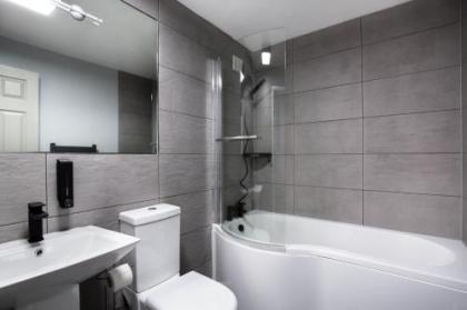 Holyrood Skyline Apartment - image 6