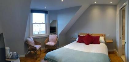 Falcon Crest Guest House - image 1
