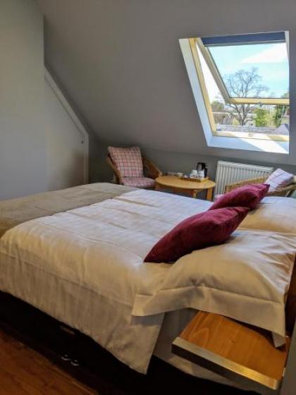 Falcon Crest Guest House - image 10