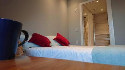 Falcon Crest Guest House - image 15