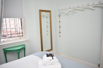 Bernard St - Bright and spacious 1 bed apartment at the Shore! - image 10