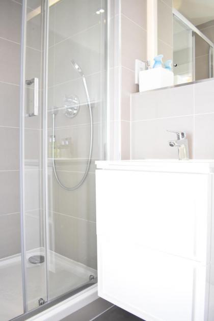 Bernard St - Bright and spacious 1 bed apartment at the Shore! - image 12
