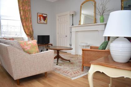 Bernard St - Bright and spacious 1 bed apartment at the Shore! - image 2