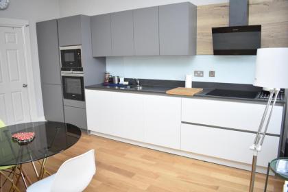 Bernard St - Bright and spacious 1 bed apartment at the Shore! - image 3