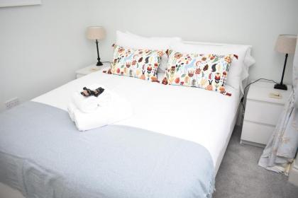 Bernard St - Bright and spacious 1 bed apartment at the Shore! - image 4