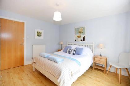 Bright and charming 2 bed in vibrant Leith - image 5