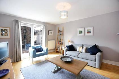 Bright and charming 2 bed in vibrant Leith - image 6