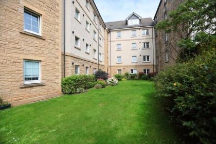 Bright and charming 2 bed in vibrant Leith - image 9
