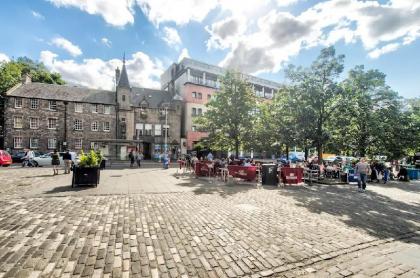 Heart of Grassmarket with Amazing Castle Views  - image 5
