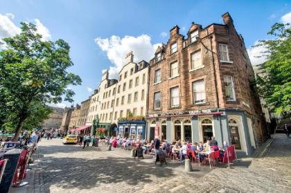 Heart of Grassmarket with Amazing Castle Views  - image 6
