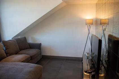 Modern 3 Bedroom Edinburgh Penthouse - image 1