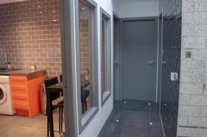 Modern 3 Bedroom Edinburgh Penthouse - image 11