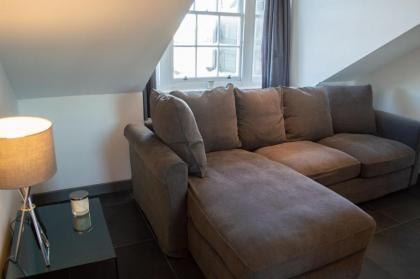 Modern 3 Bedroom Edinburgh Penthouse - image 13