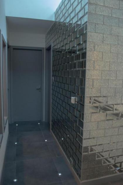 Modern 3 Bedroom Edinburgh Penthouse - image 17