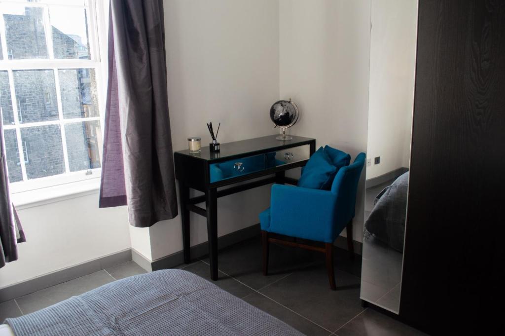 Modern 3 Bedroom Edinburgh Penthouse - image 2