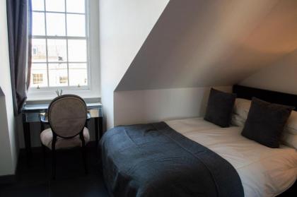 Modern 3 Bedroom Edinburgh Penthouse - image 3
