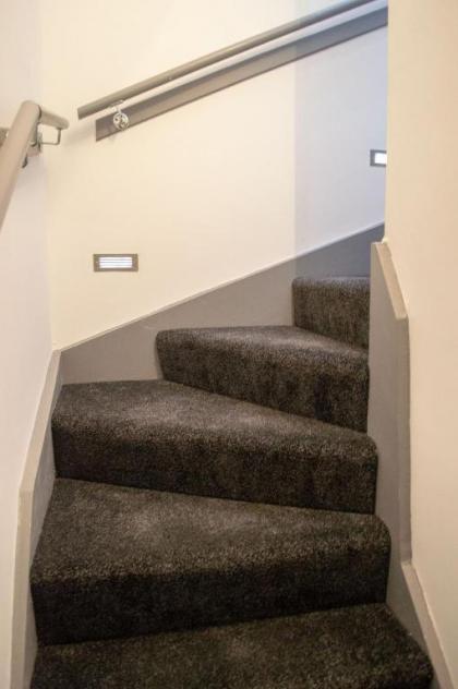 Modern 3 Bedroom Edinburgh Penthouse - image 6
