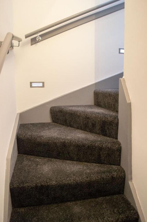 Modern 3 Bedroom Edinburgh Penthouse - image 6