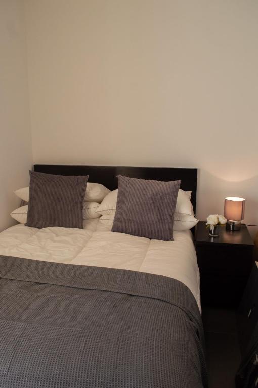 Modern 3 Bedroom Edinburgh Penthouse - image 7