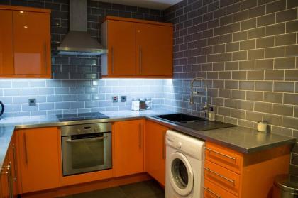 Modern 3 Bedroom Edinburgh Penthouse - image 9